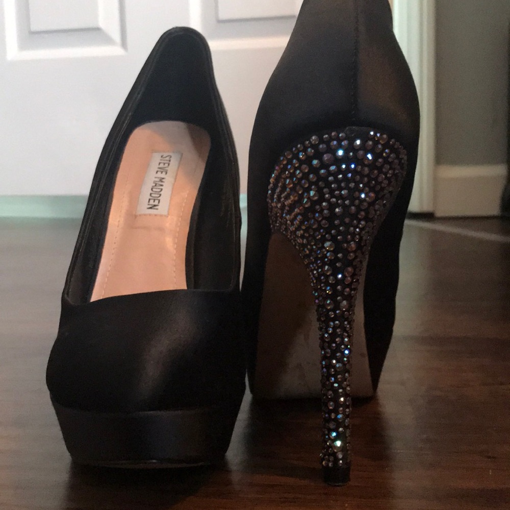 Steve Madden Black sequin pumps